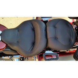 2-UP SEAT MUSTANG REGAL PILLOW™ BLACK HARLEY DAVIDSON FLH FLT TOURING 08-20