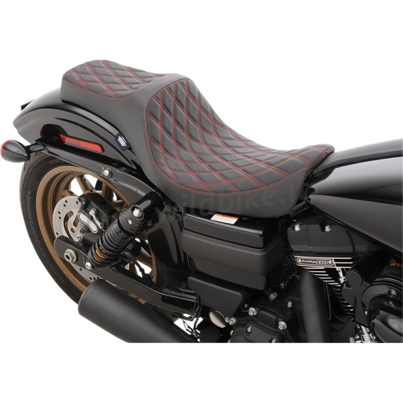 SELLE EN CUIR PREDATOR III DIAMOND SILVER ROUGE POUR HARLEY DAVIDSON FXD DYNA 06-17