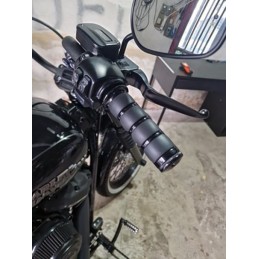 POIGNÉES KURYAKYN ISO™ NOIR POUR HARLEY DAVIDSON SOFTAIL 2018-2025
