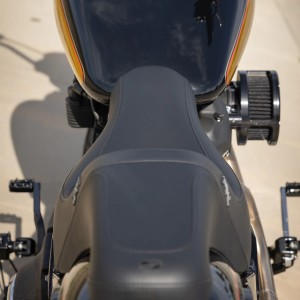 SITZ COMFORT GEL THRASHIN PRO SERIES HARLEY DAVIDSON FXLR LOW RIDER 2018-2026